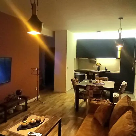 Lux 13 Center, Free Parking