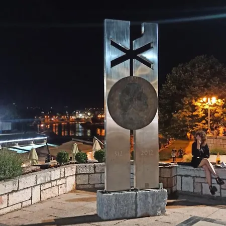 Lux 13 Center, Free Parking Ni