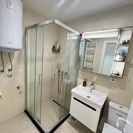 Lux 13 Center, Free Parking Ni