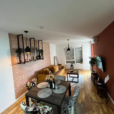 Lux 13 Center, Free Parking *