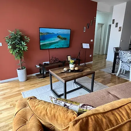 Lux 13 Center, Free Parking Apartment *
