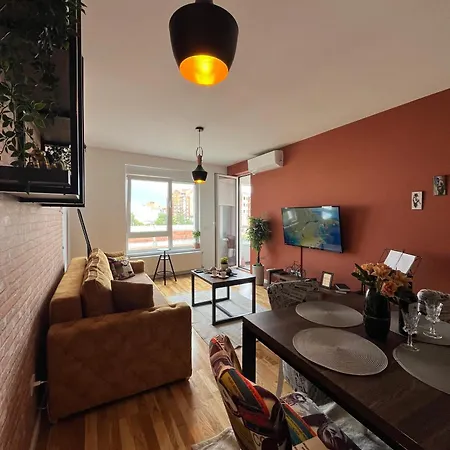 Lux 13 Center, Free Parking Ni